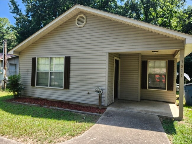 Photo - 1911 Watts Rd