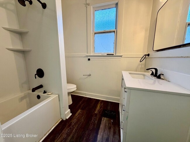 Photo - 2320 W Oak St