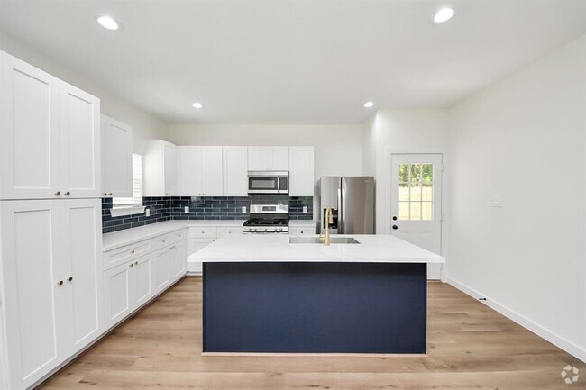 Building Photo - 8406 Tate St Unit A Rental