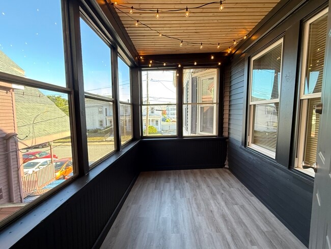 Porche lateral recientemente actualizado - 11 Mt Vernon St