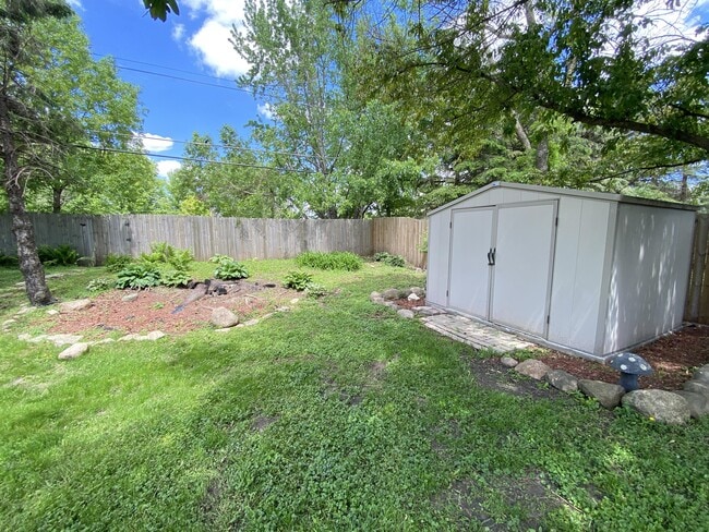 Photo - 315 2nd St NW