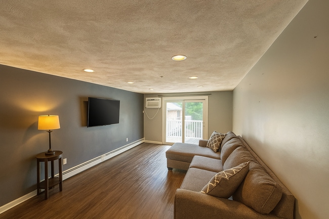 Building Photo - Bright 2-bedroom condo with balcony and ma...