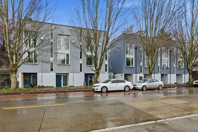 Photo - Modern 3BR Townhome with Rooftop Deck Near Downtown Seattle