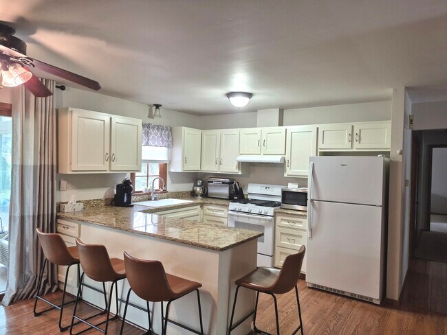Photo - 1332 E Bailey Rd
