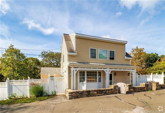 Building Photo - 107 Black Rock Tpke Unit B Rental