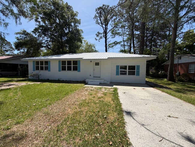 Building Photo - 2640 Canary Dr