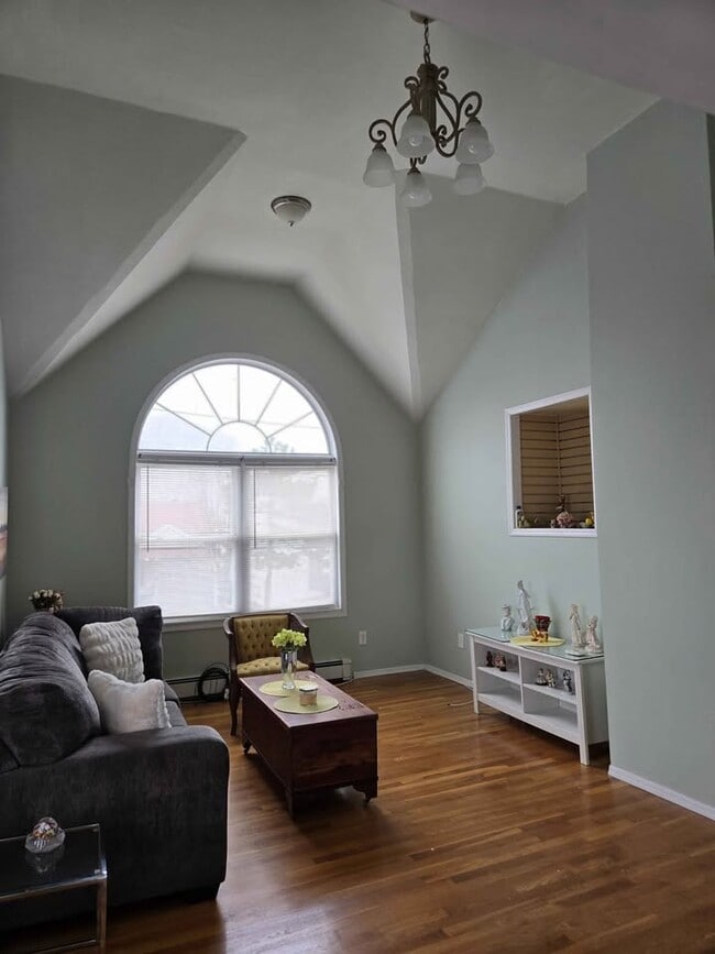 Building Photo - 402 Pleasantview Ct Unit 1