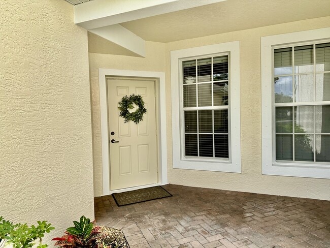 Photo - 1345 Henley St Unidad 707