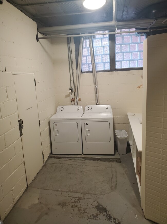 Building Photo - 3117 Colfax Ave S Unit 3