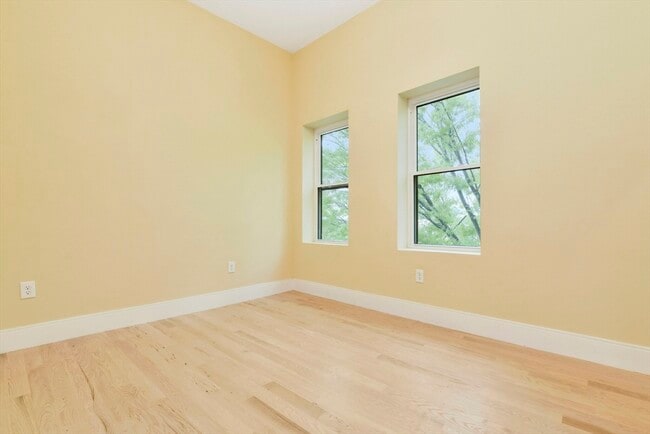 Photo - 184 Paris St Unit 3