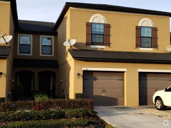 Building Photo - Beautiful Townhome; Open Floor Plan; New P...
