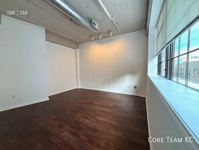 Photo - 320 W 7th St Unidad 208