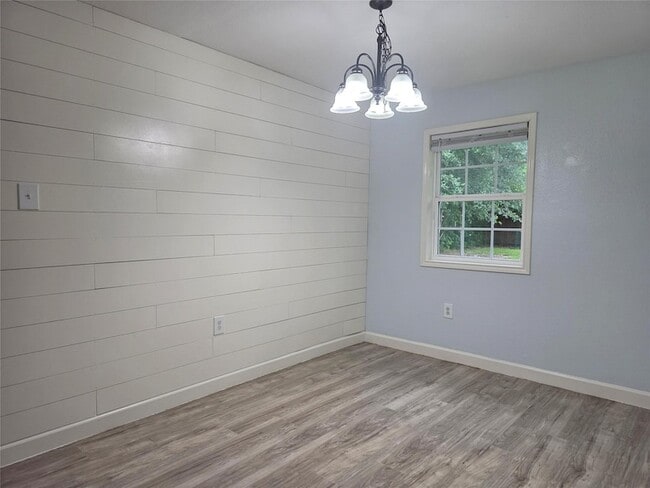 Photo - 209 Franlee St