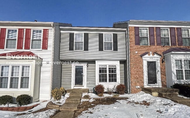 Building Photo - 3 Bed/1.5 Bath Townhome with Fenced Yard / Pet-Friendly / Vouchers Accepted / Available Now!