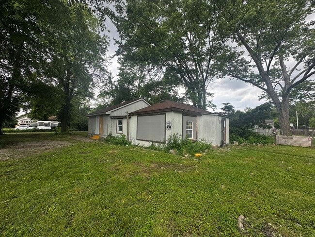 Building Photo - 2829 S 9th 1/2 St Rental