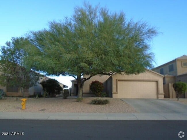 Building Photo - 3 Bedroom Golf Course Home!