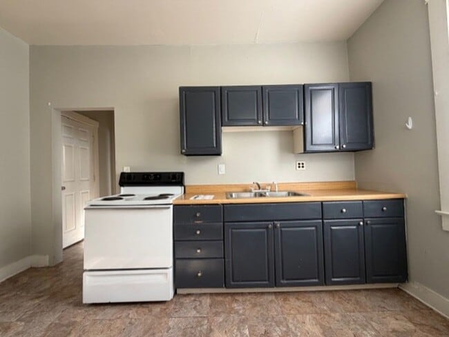 Photo - 902-904 1/2 S Limestone St. Unit 904