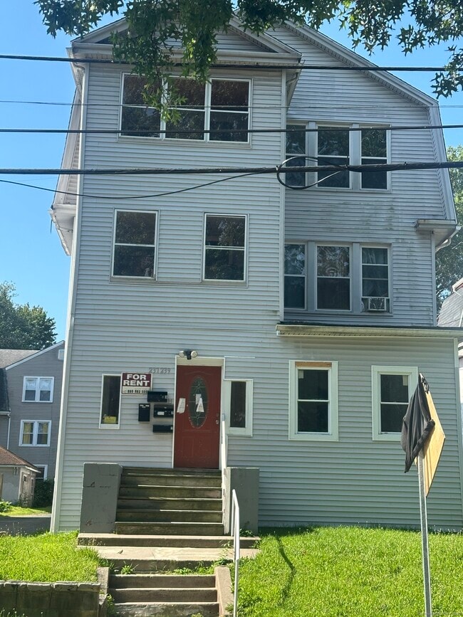 Building Photo - 237 Westland St Rental