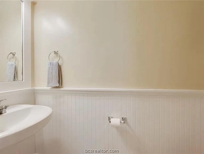 Photo - 1725 Harvey Mitchell Pkwy S Unit 411