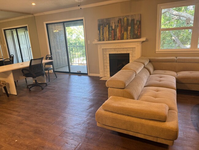 Photo - 406 Skyview Dr