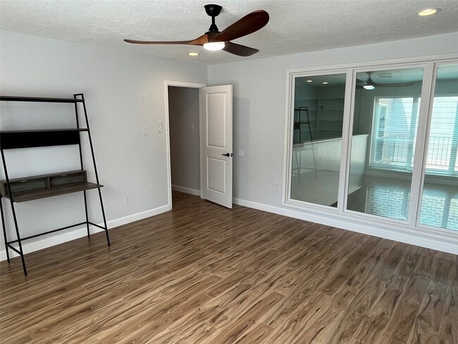 Photo - 4006 Breakwood Dr