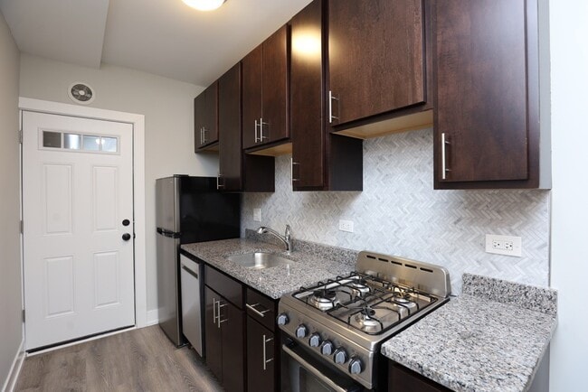 735 W Brompton Ave Unit 14
