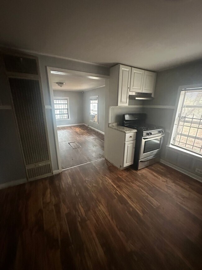 Photo - Charming 3 bedroom 1 bath with a huge workshop!