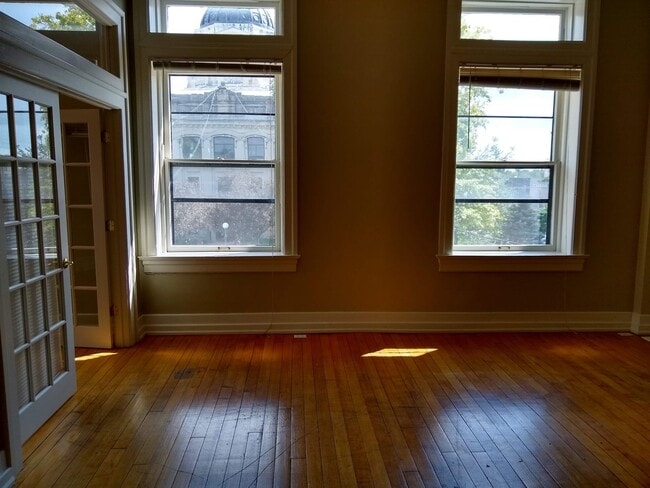 112.5 W 6th St