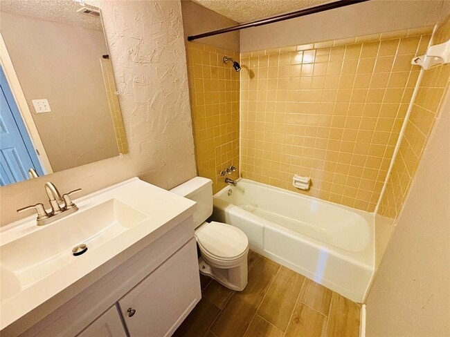 Photo - 2600 Penny Ln Unit 204