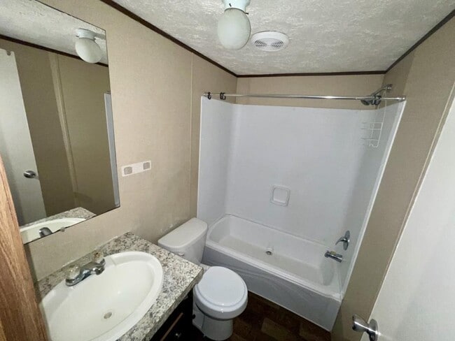 Photo - 555 Crandlemire Rd