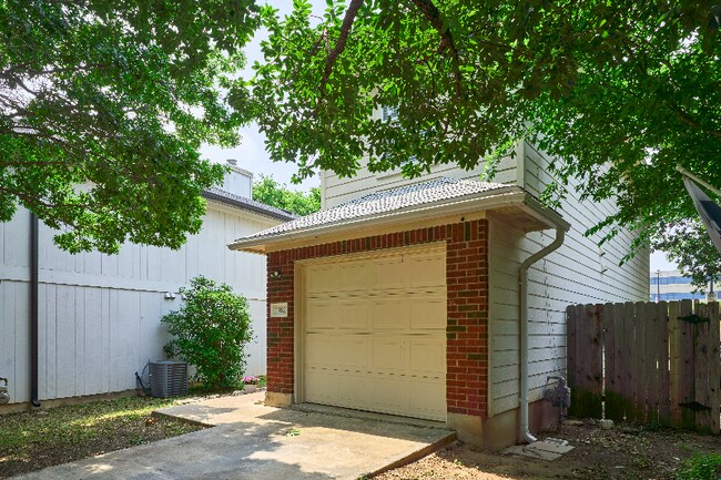 Photo - 1582 Parkfield Cir