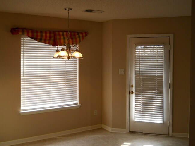 1098 Breezy Valley Dr