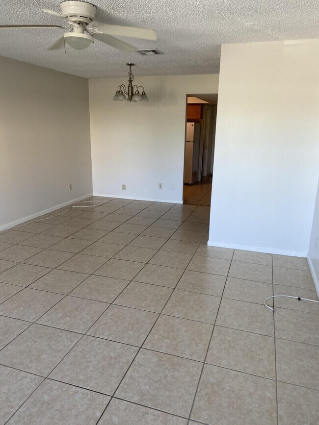 Photo - 201 Castlewood Dr Unidad A