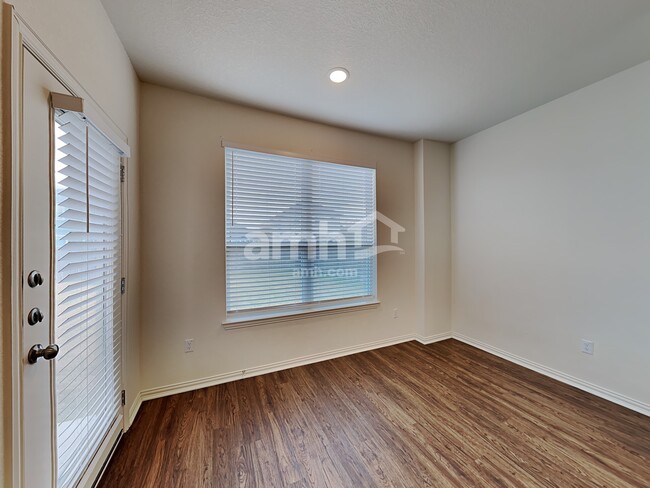 Photo - 2718 Brogan Crk