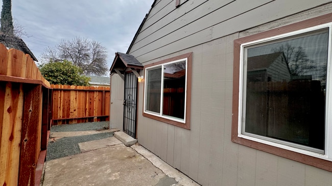 Photo - 203 W Madill St