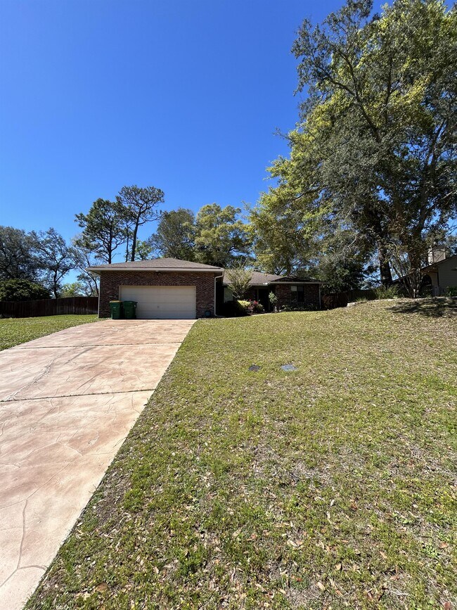 Photo - 218 Yellow Pine Ct