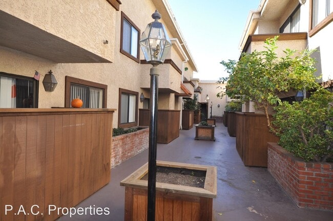 Photo - 1 br, 1 bath Apartment - 14710 Burbank Blv...