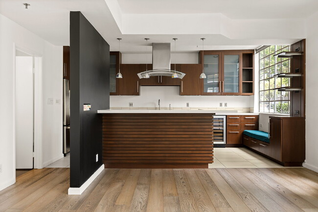Photo - Stylish End-Unit Townhome in Prime Santa Monica | Private Rooftop Deck & Bonus Room Unit Apt A
