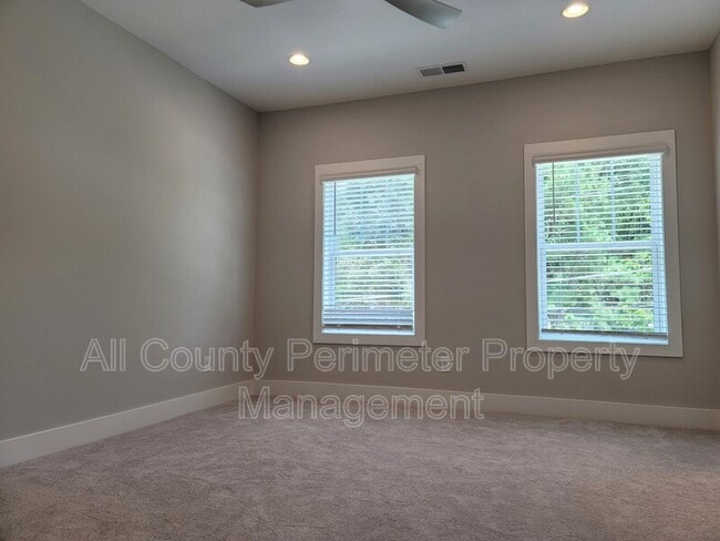 Photo - 2475 Sycamore Rd NW