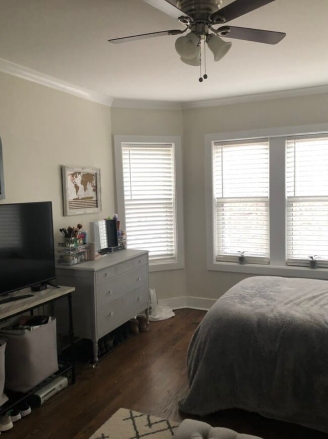 Photo - 648 W Roscoe St