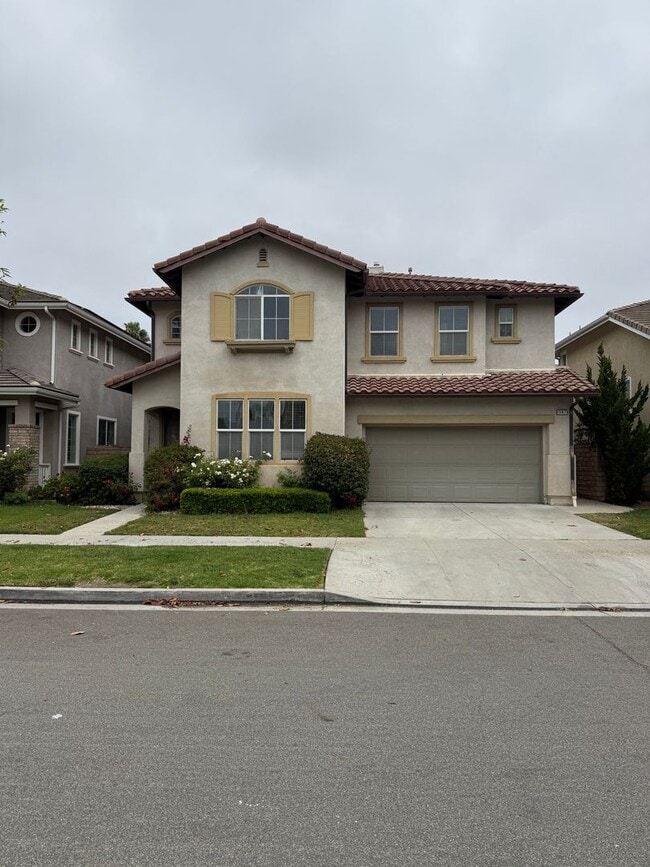 Building Photo - 2 story 4 bed, 3 bath home in Simi Valley