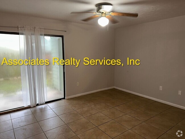 Building Photo - 2 Br/ 2.5 ba, Close to UF & shopping- Rental