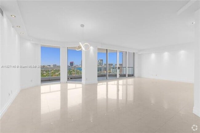 Building Photo - 21200 NE 38th Ave Unit 21200 NE 38th Ave  1802 Rental