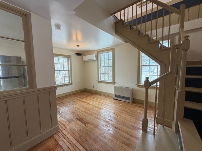 Photo - Alesia, LLC Unidad 32 South Maple Street