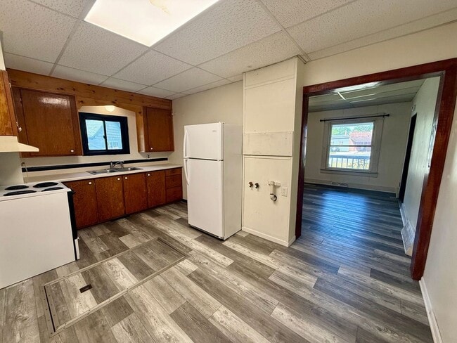 Building Photo - 305 Liberty St Unit Lower