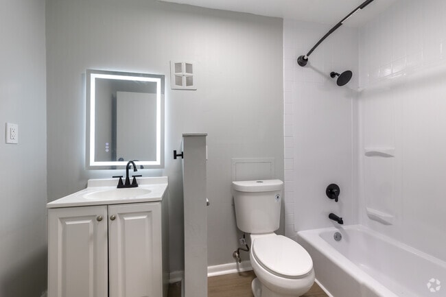 1BR, 1BA - 600SF - Bathroom