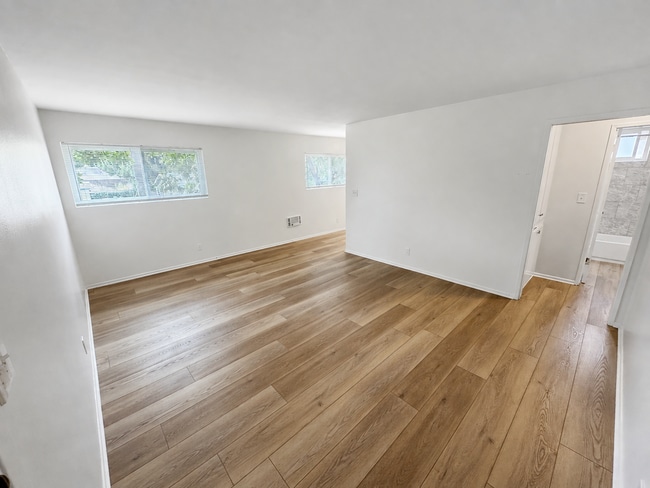 Photo - 711 E. Pleasant Street