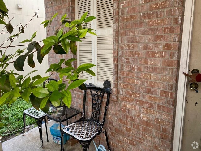 Building Photo - 8710 Dittmar Oaks Dr Rental
