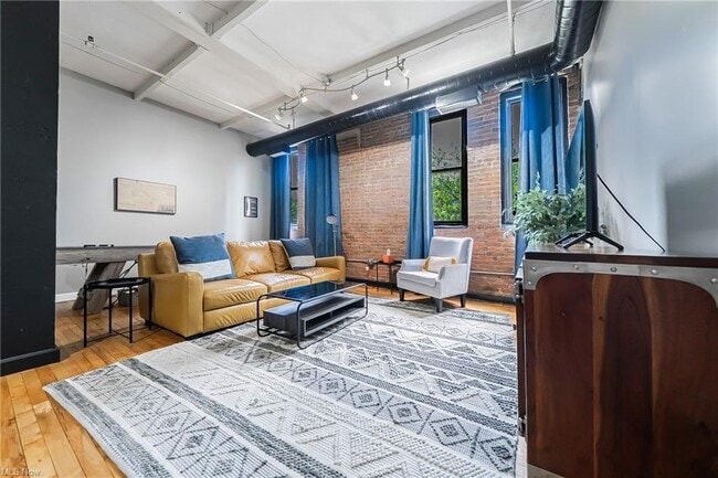 Photo - 1133 W 9th St