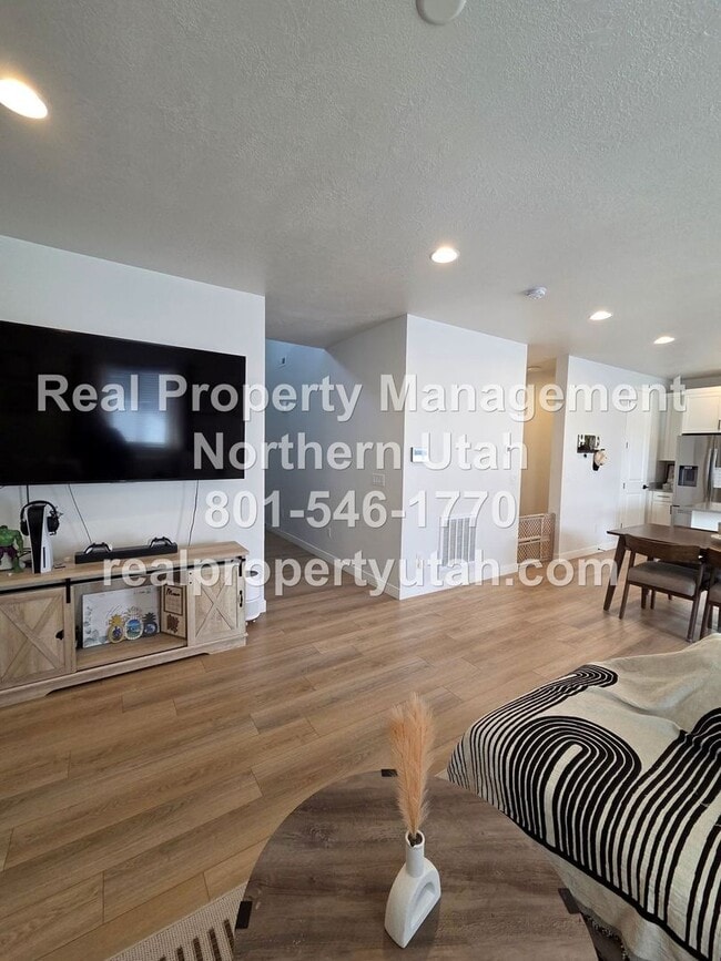 Photo - Stunning 4 Bedroom 2.5 Bath Home in Syracuse